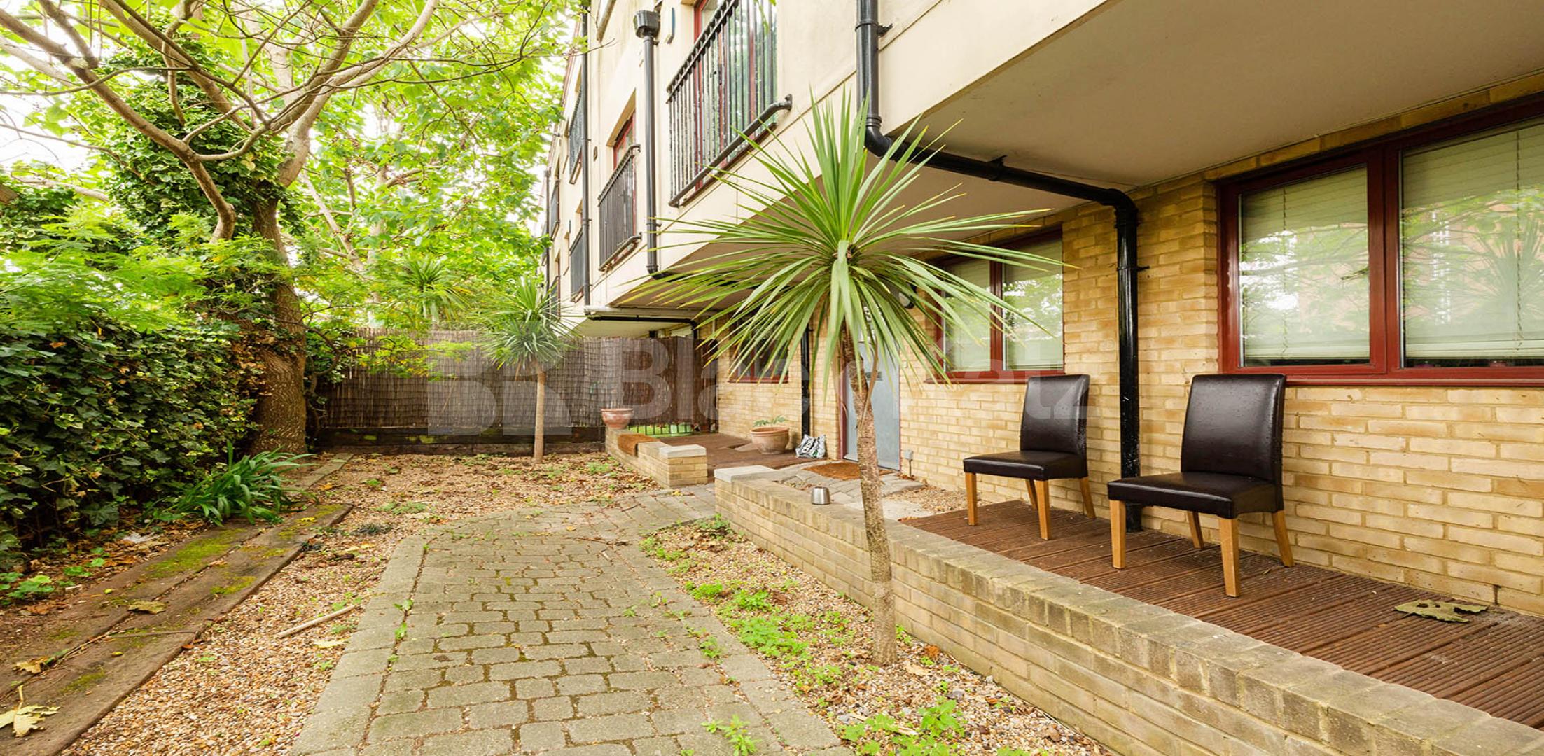 Modern 3 bed 2 bath within a private development mins to tube Barnsbury Grove, Kings Cross